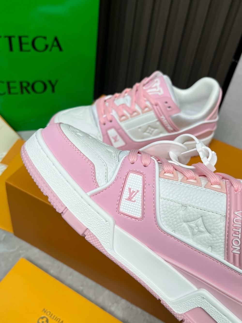 Louis Vuitton Pink & White Women's Low-Top Sneakers - Picture 8 of 9